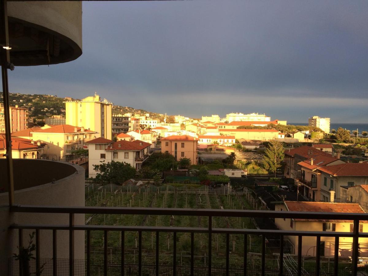 Appartamento - Terrazzo Vivibile Vista Mare, Wi-Fi Gratuito Vallecrosia Extérieur photo
